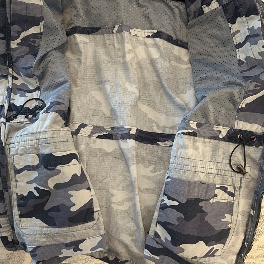 Carhartt Blue & Gray Camouflage Work Vest
Size Large - Picture 6 of 6